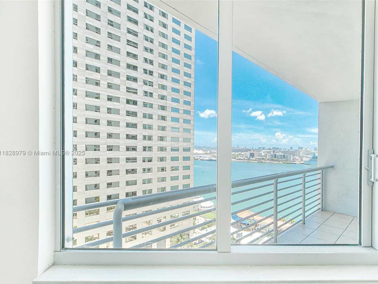 Small Image of 335 SOUTH BISCAYNE BLVD #1700, Miami Number 19