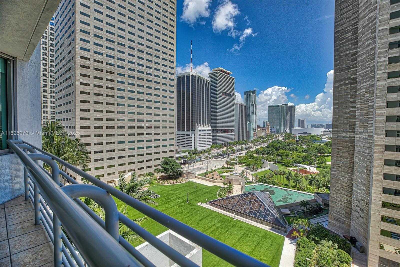 Small Image of 335 SOUTH BISCAYNE BLVD #1700, Miami Number 5