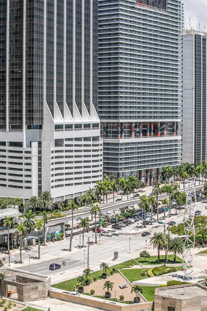 Small Image of 335 SOUTH BISCAYNE BLVD #1700, Miami Number 6