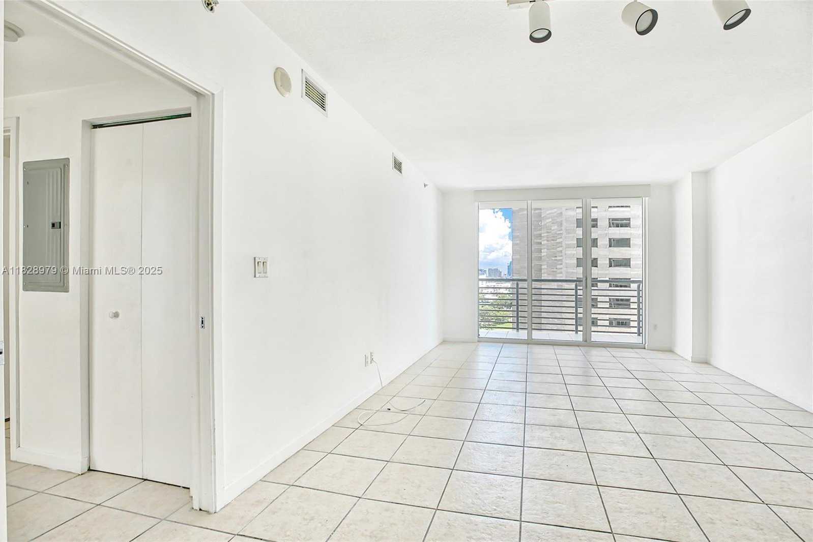Small Image of 335 SOUTH BISCAYNE BLVD #1700, Miami Number 8