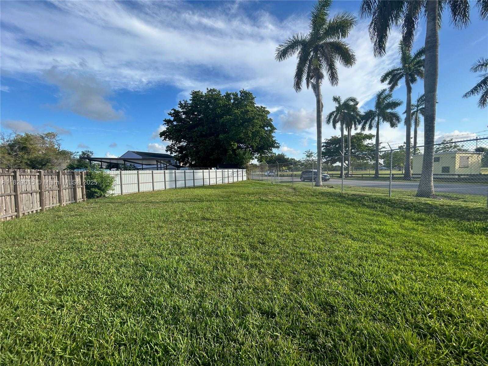 Small Image of 27170 SOUTH WEST 121ST CT, Homestead Number 23