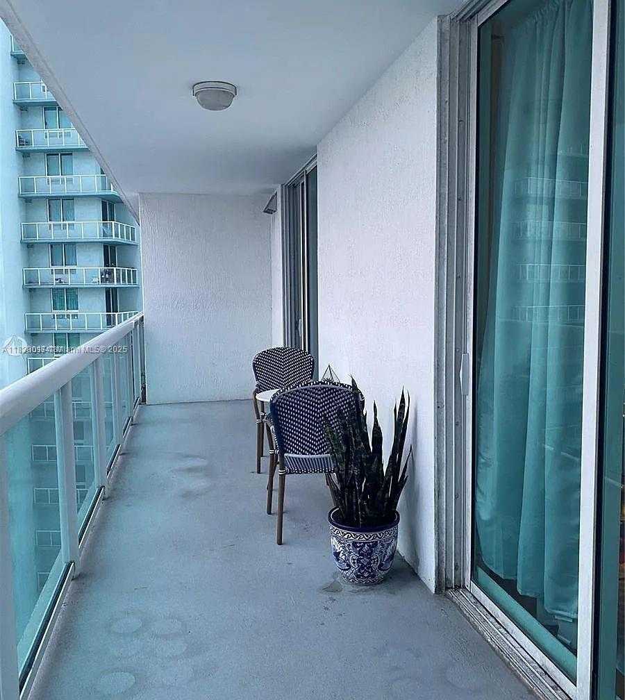 Small Image of 1800 NORTH BAYSHORE DR #3106, Miami Number 3