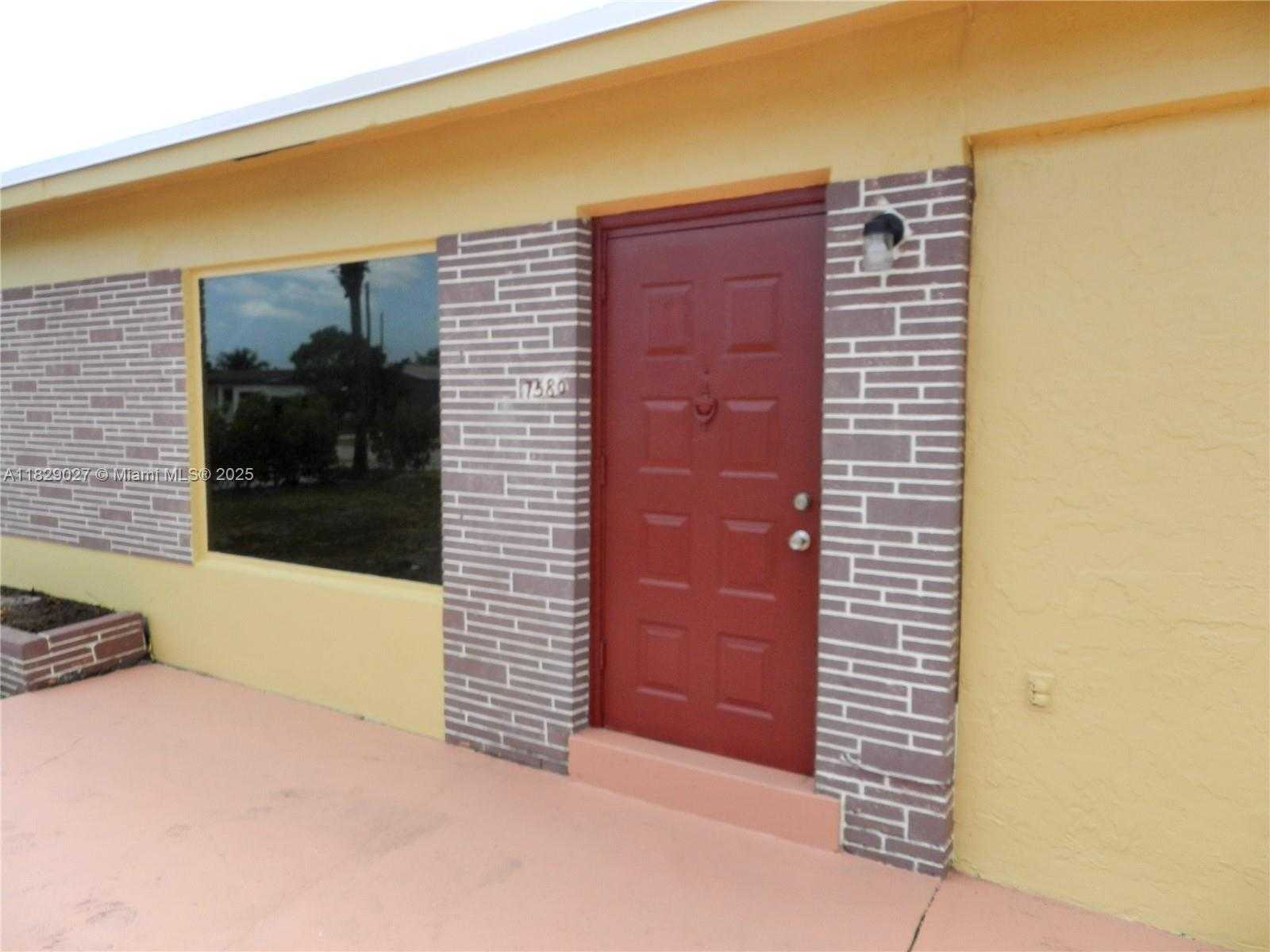 Small Image of 7580 FILLMORE ST, Hollywood Number 2