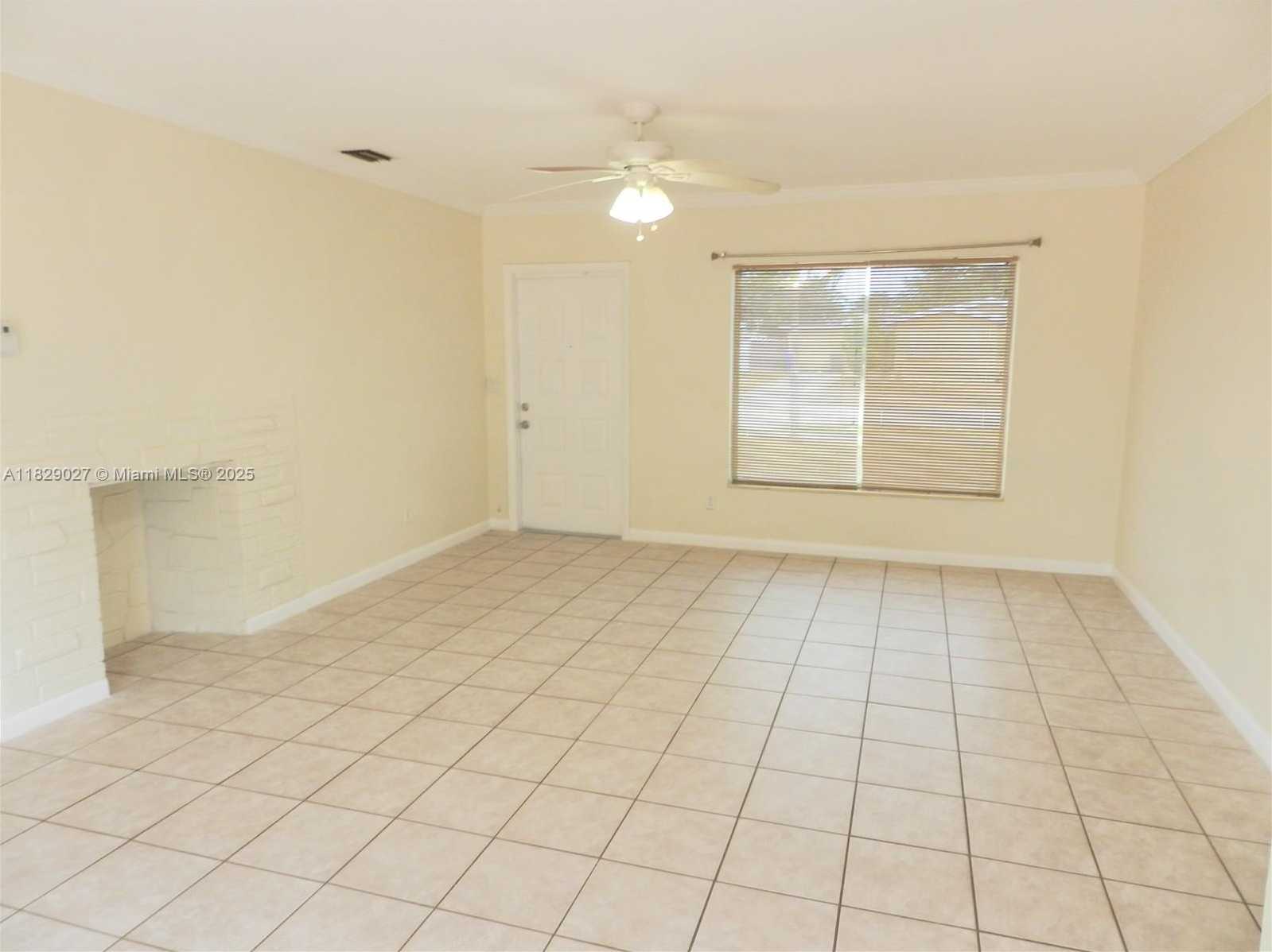 Small Image of 7580 FILLMORE ST, Hollywood Number 4