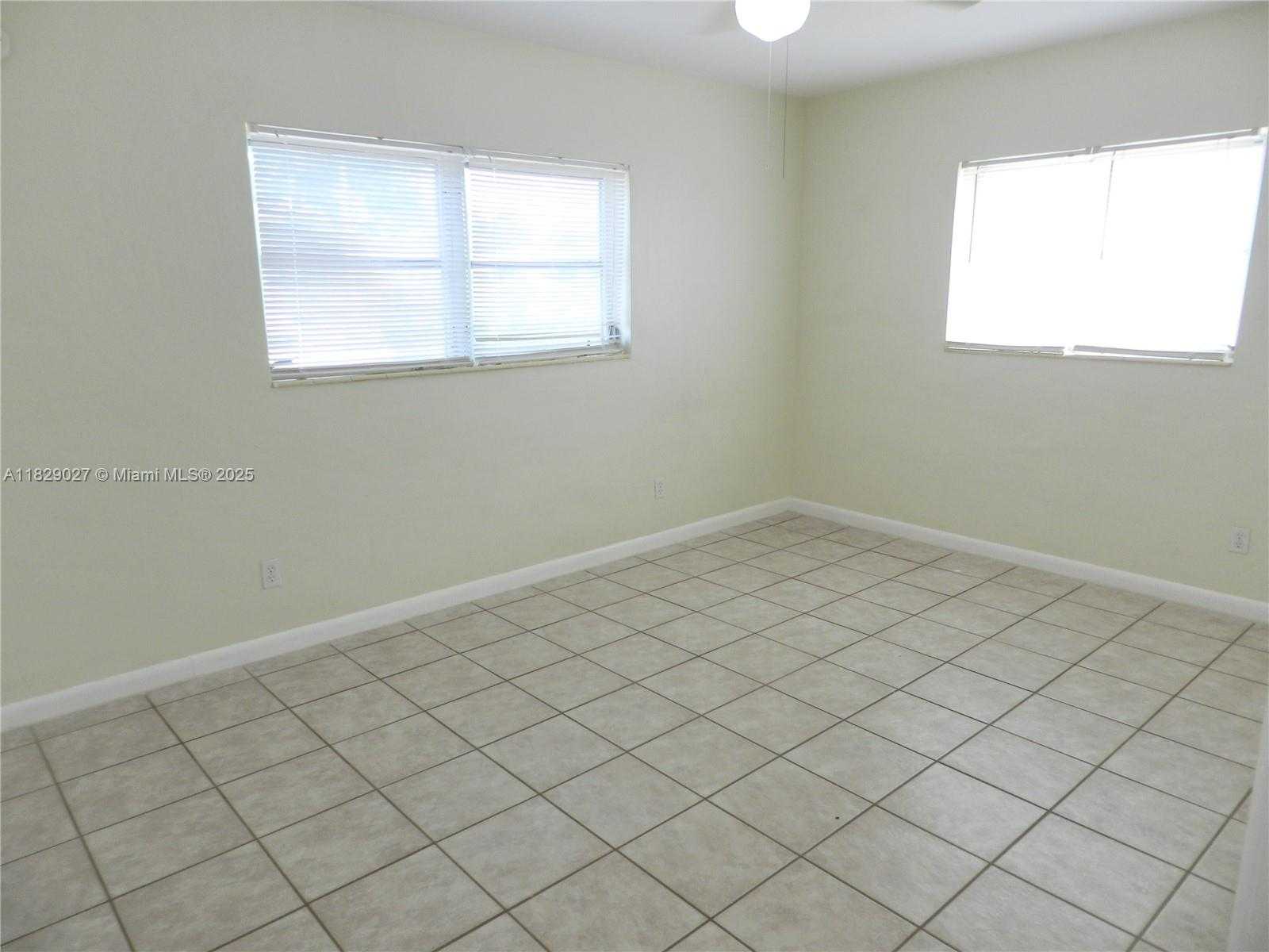 Small Image of 7580 FILLMORE ST, Hollywood Number 8