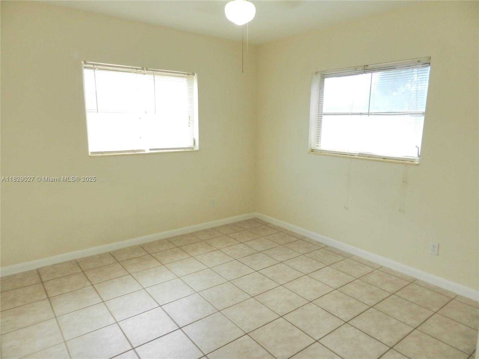 Small Image of 7580 FILLMORE ST, Hollywood Number 9