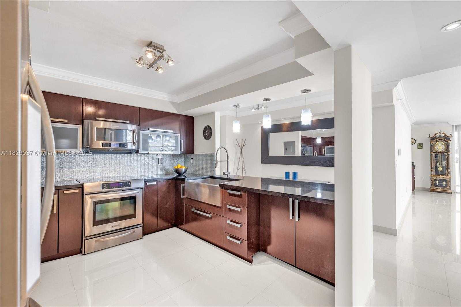 Small Image of 1623 COLLINS AVE #418, Miami Beach Number 11