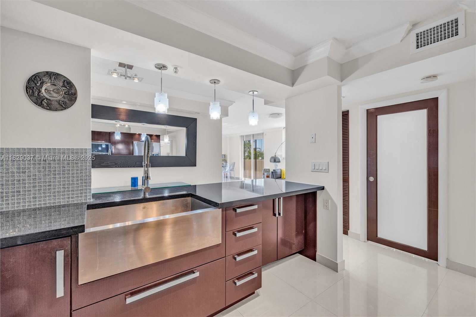 Small Image of 1623 COLLINS AVE #418, Miami Beach Number 12