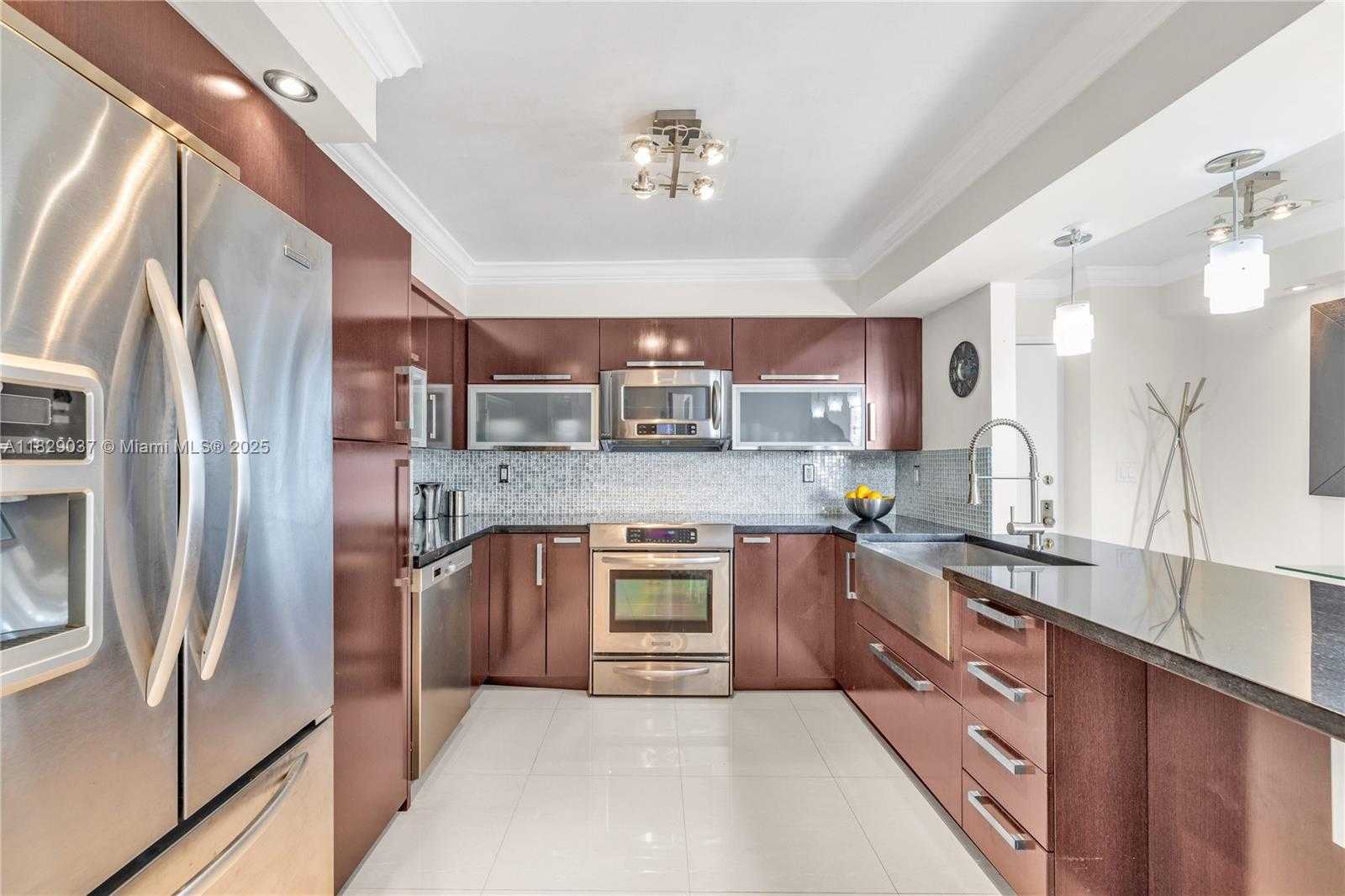 Small Image of 1623 COLLINS AVE #418, Miami Beach Number 2