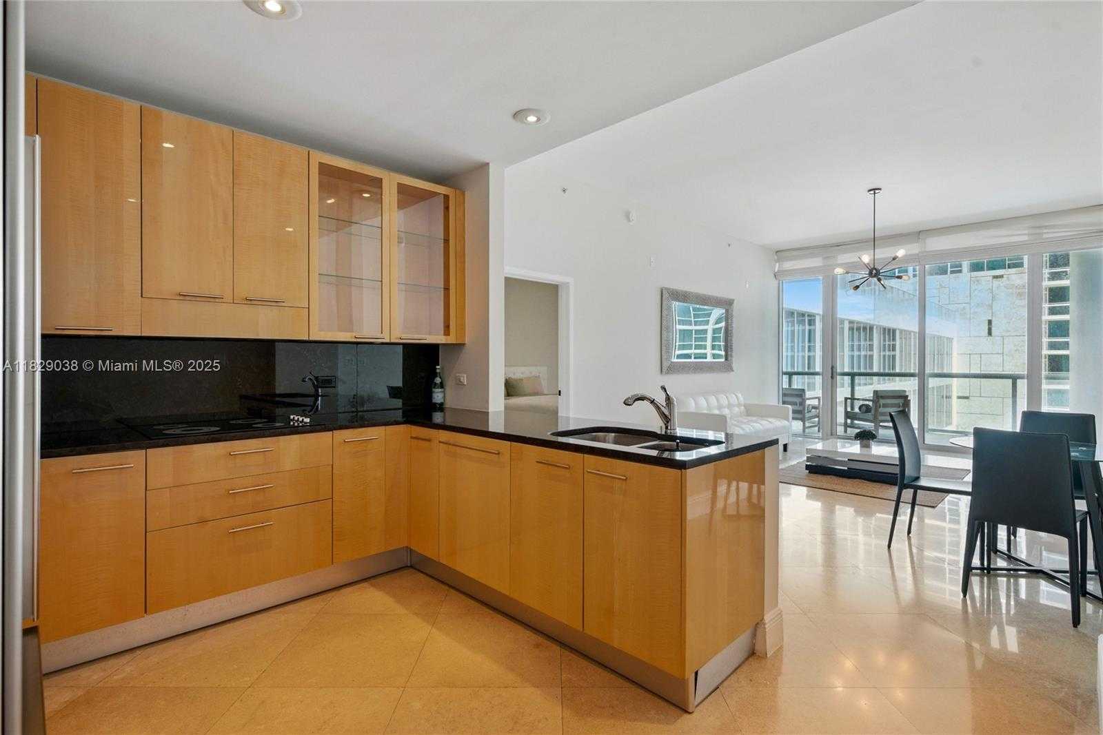 Small Image of 6799 COLLINS AVE #401, Miami Beach Number 13