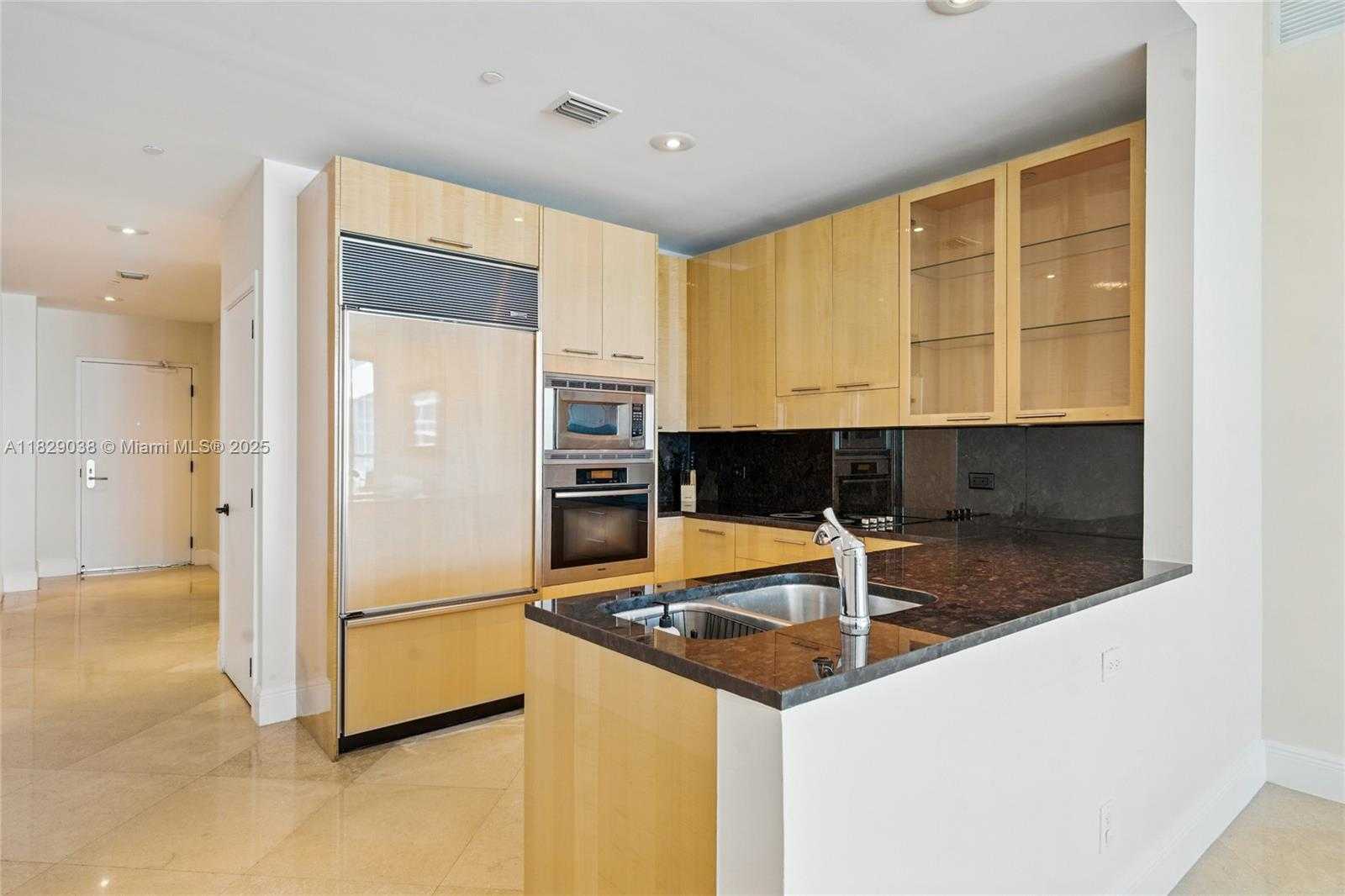 Small Image of 6799 COLLINS AVE #401, Miami Beach Number 14