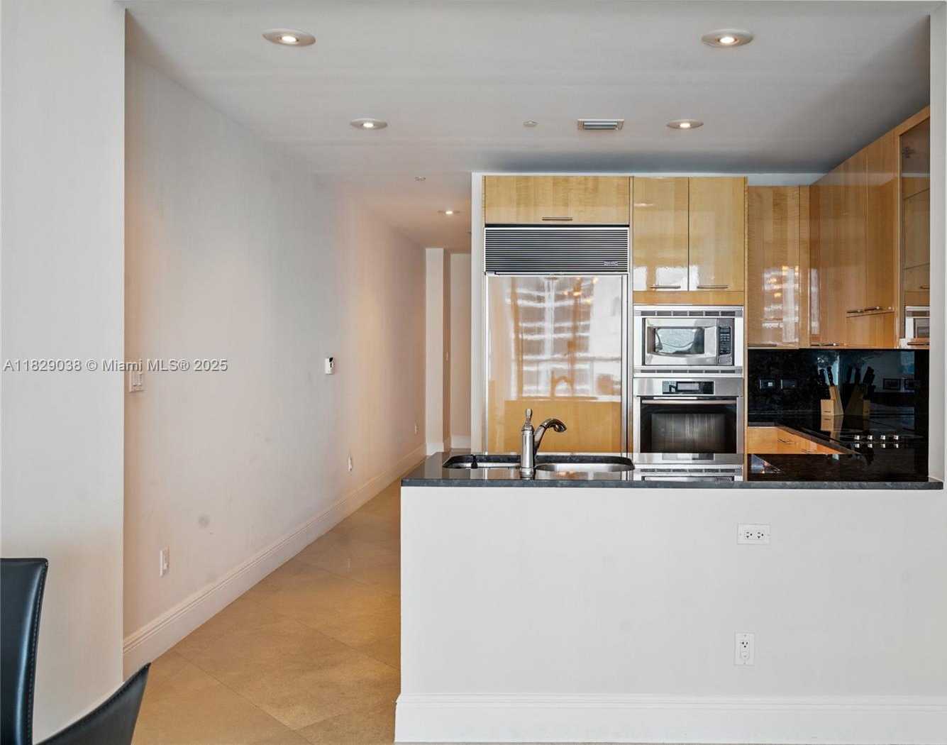 Small Image of 6799 COLLINS AVE #401, Miami Beach Number 15