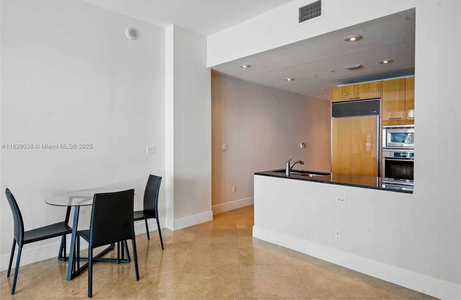 Small Image of 6799 COLLINS AVE #401, Miami Beach Number 16
