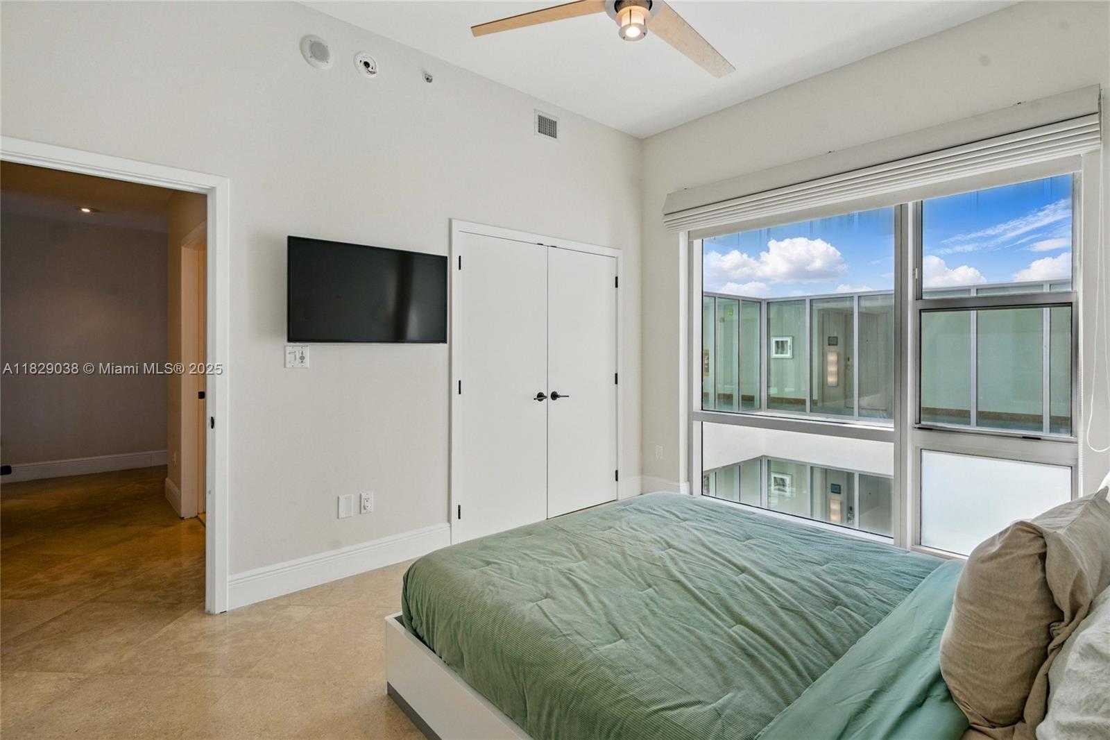 Small Image of 6799 COLLINS AVE #401, Miami Beach Number 30