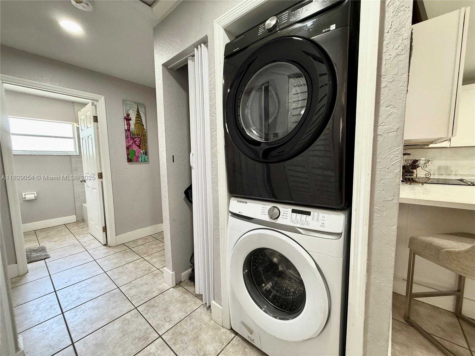 Small Image of 1840 JEFFERSON ST #B, Hollywood Number 12