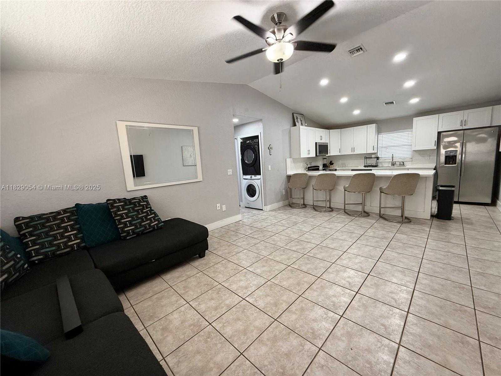 Small Image of 1840 JEFFERSON ST #B, Hollywood Number 3
