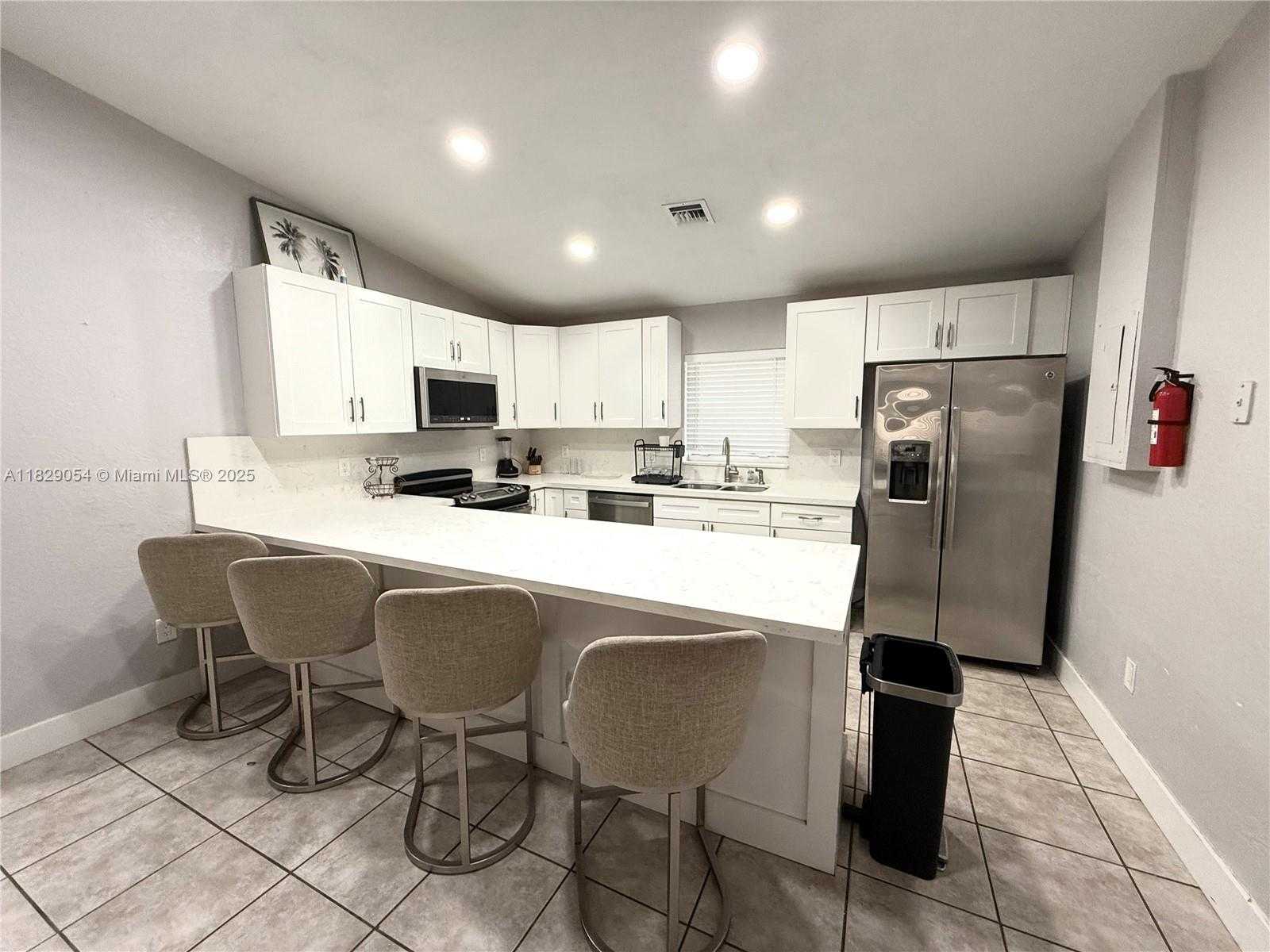 Small Image of 1840 JEFFERSON ST #B, Hollywood Number 5