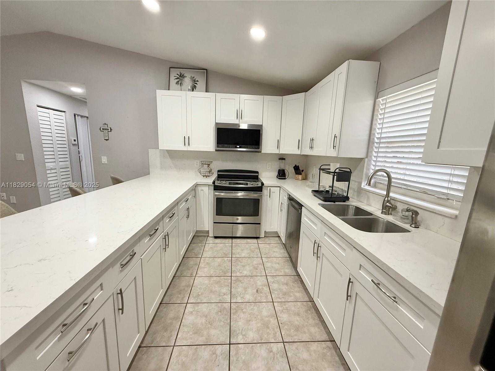 Small Image of 1840 JEFFERSON ST #B, Hollywood Number 7