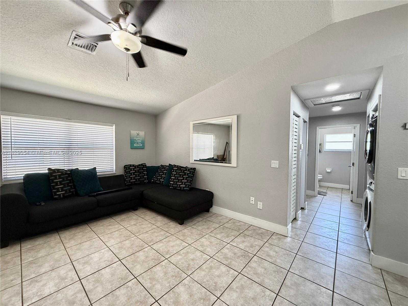 Small Image of 1840 JEFFERSON ST #B, Hollywood Number 9