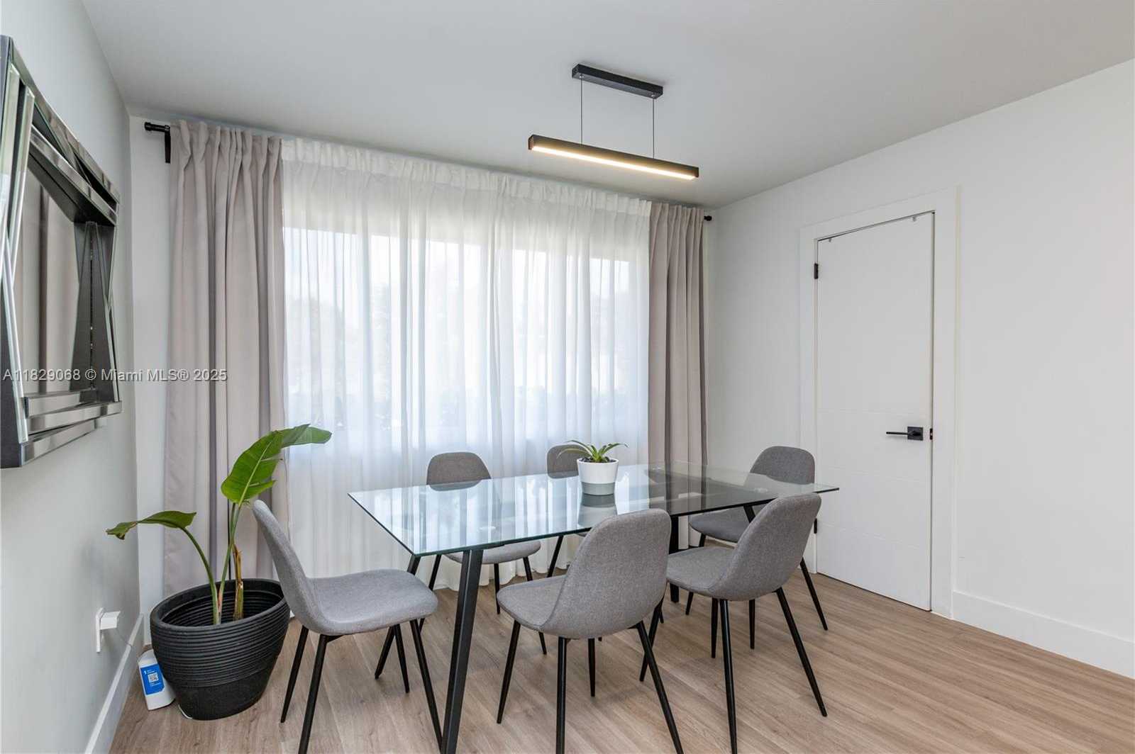 Small Image of 2302 FUNSTON ST, Hollywood Number 11