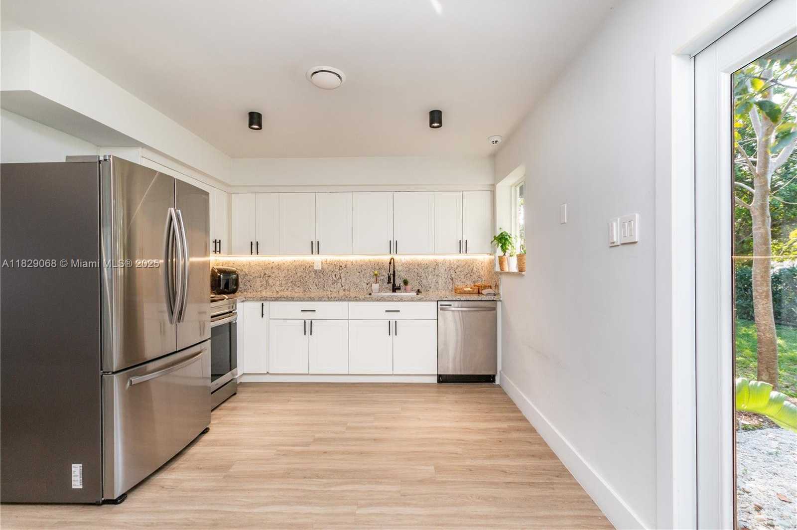 Small Image of 2302 FUNSTON ST, Hollywood Number 14