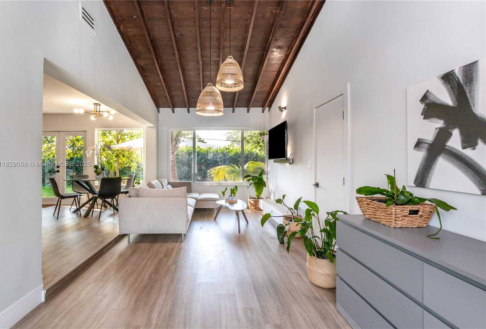 Small Image of 2302 FUNSTON ST, Hollywood Number 3