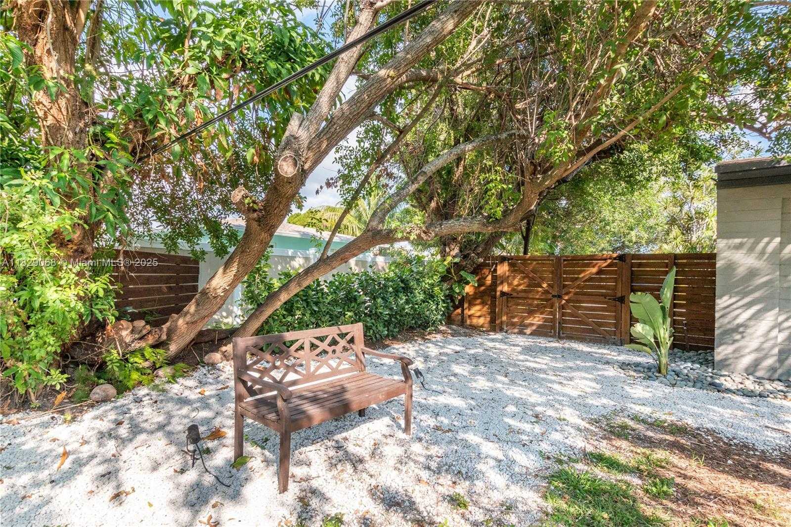 Small Image of 2302 FUNSTON ST, Hollywood Number 42