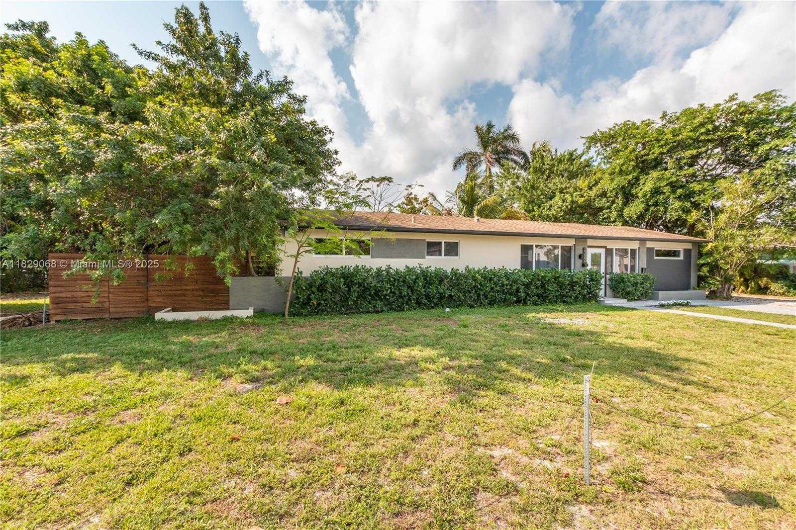 Small Image of 2302 FUNSTON ST, Hollywood Number 46