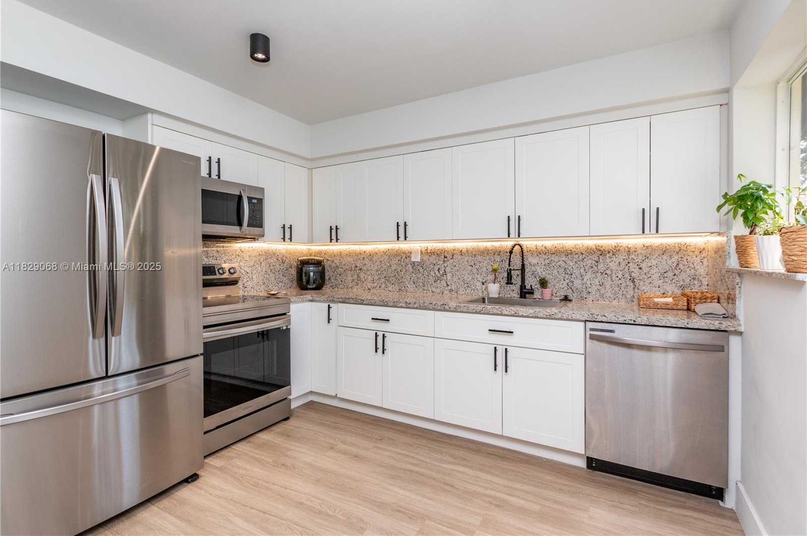 Small Image of 2302 FUNSTON ST, Hollywood Number 5