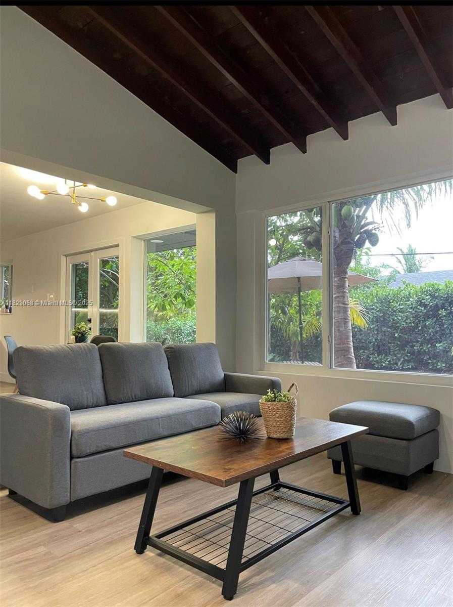 Small Image of 2302 FUNSTON ST, Hollywood Number 8