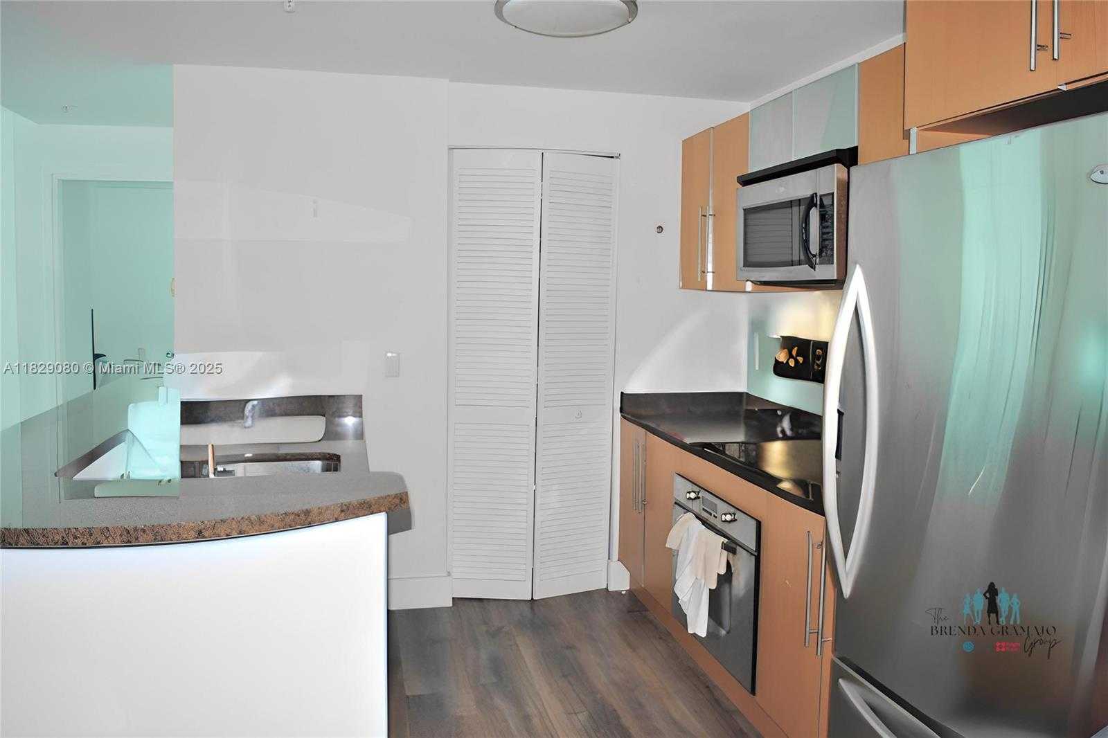Small Image of 300 SOUTH BISCAYNE BLVD #T-2802, Miami Number 10
