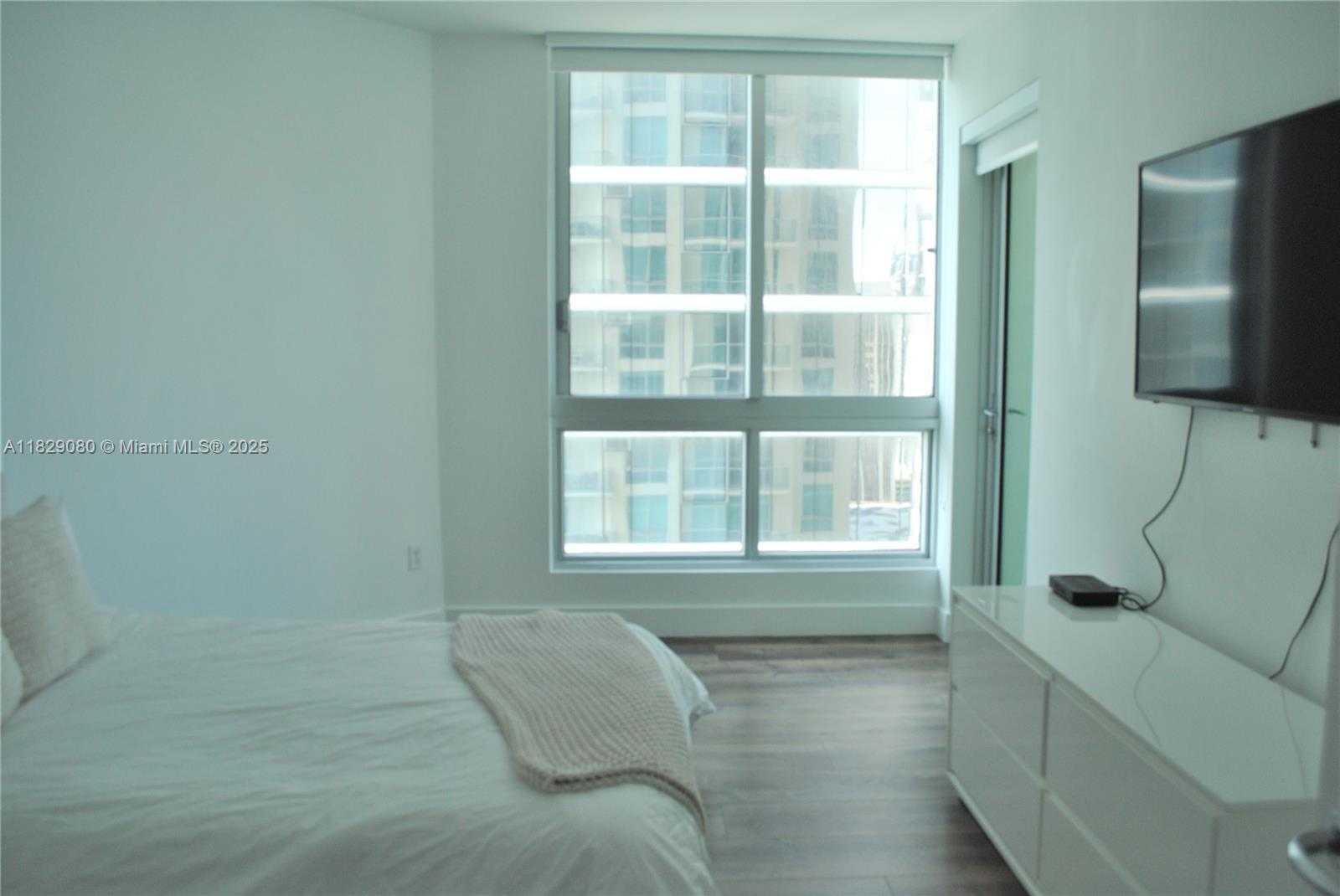 Small Image of 300 SOUTH BISCAYNE BLVD #T-2802, Miami Number 7