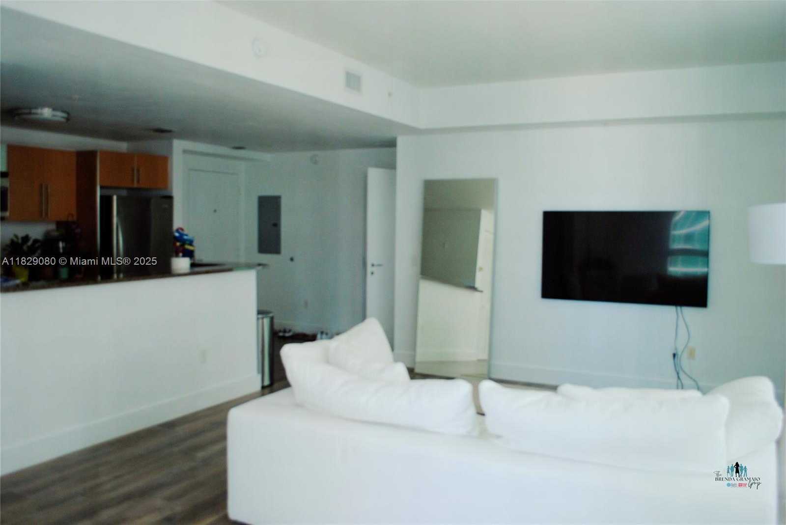 Small Image of 300 SOUTH BISCAYNE BLVD #T-2802, Miami Number 9