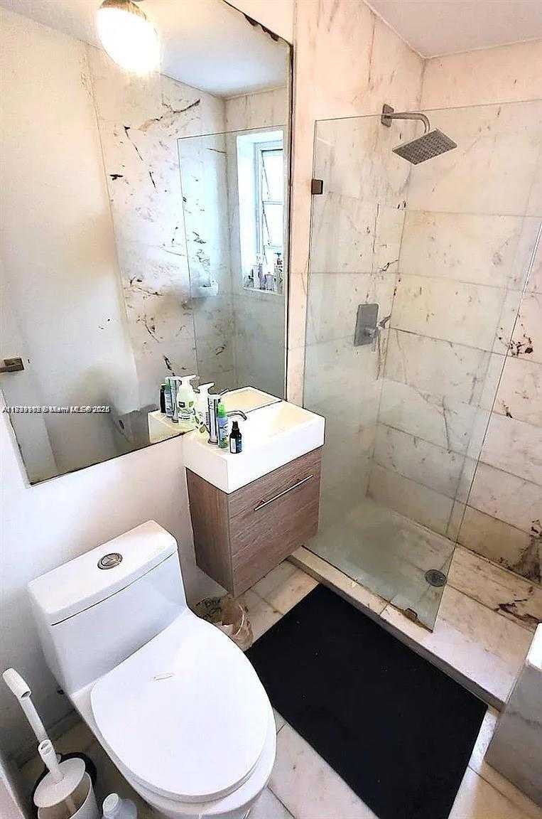Small Image of 801 8th St, Miami Beach, FL 33139, USA Number 4