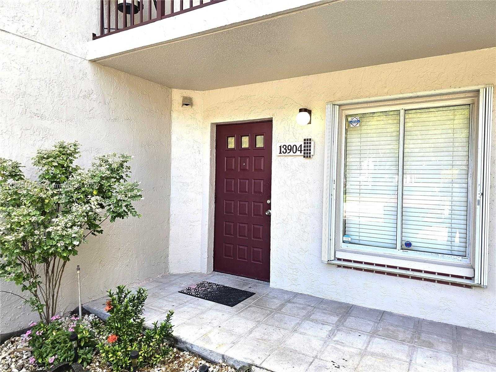 Small Image of 13904 SOUTH WEST 91ST TER #13904, Miami Number 3