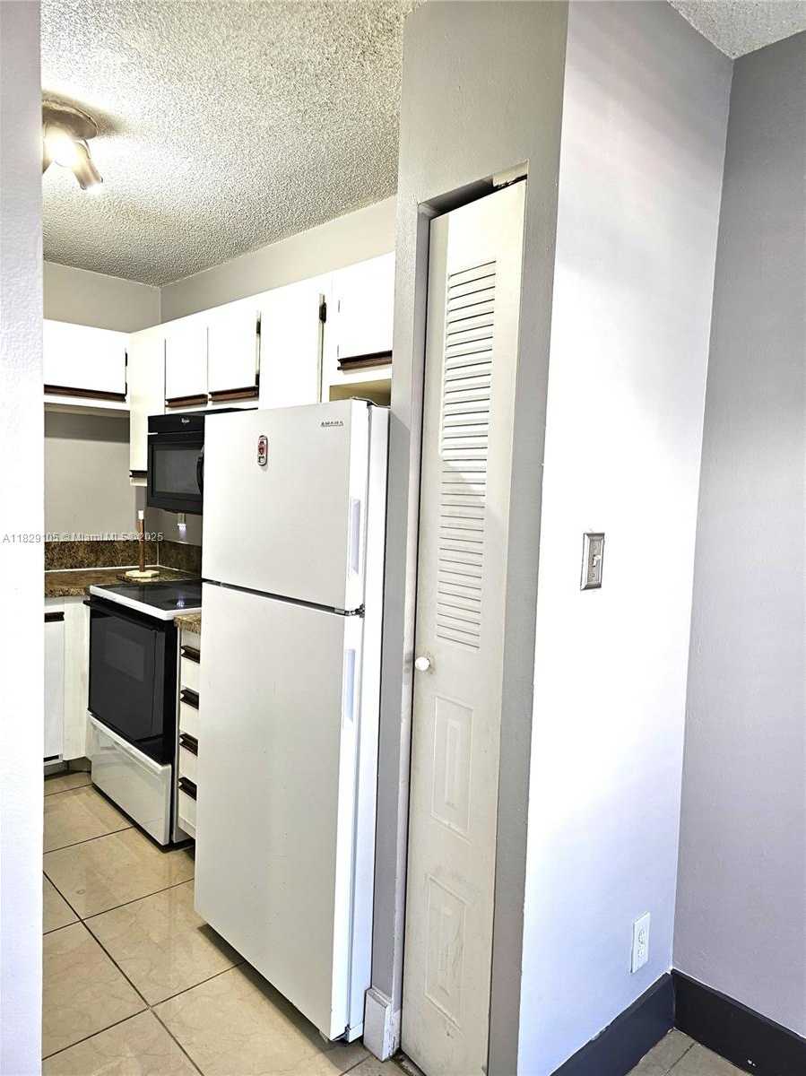 Small Image of 13904 SOUTH WEST 91ST TER #13904, Miami Number 6