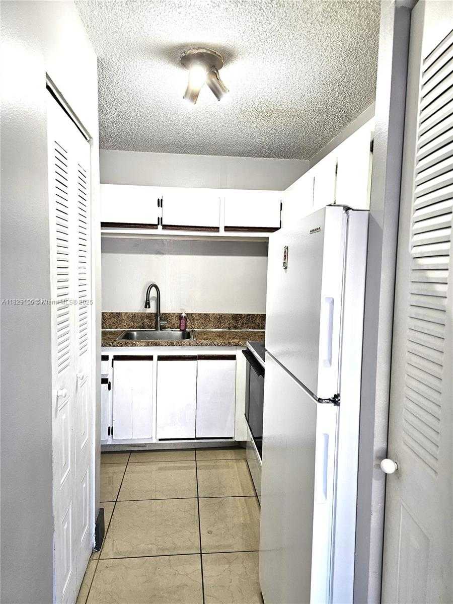 Small Image of 13904 SOUTH WEST 91ST TER #13904, Miami Number 7