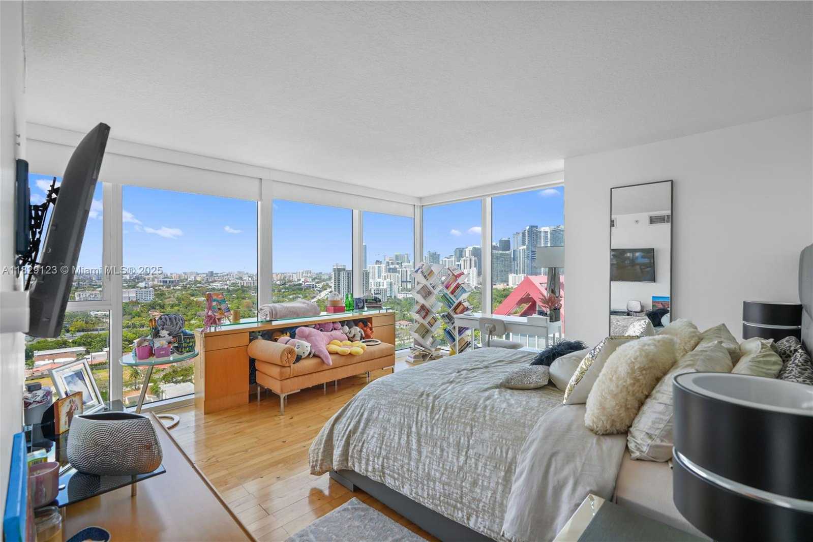 Small Image of 2101 BRICKELL AVE #2001, Miami Number 24