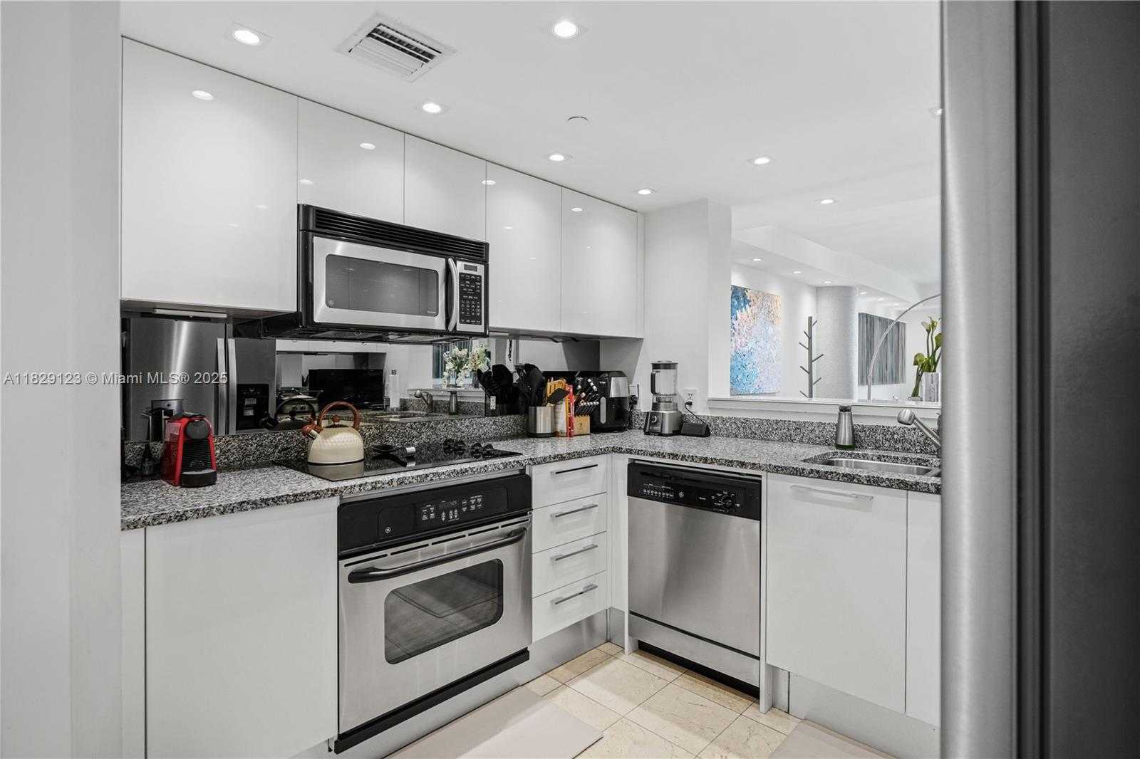 Small Image of 2101 BRICKELL AVE #2001, Miami Number 3