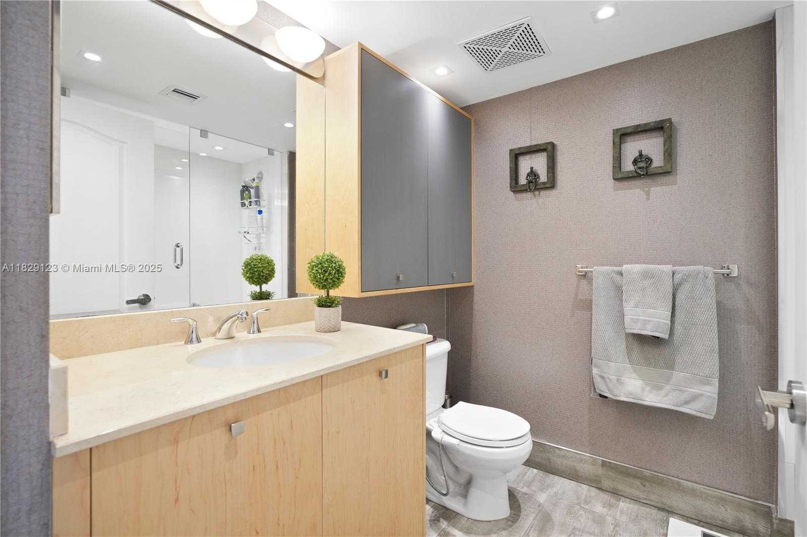 Small Image of 2101 BRICKELL AVE #2001, Miami Number 30