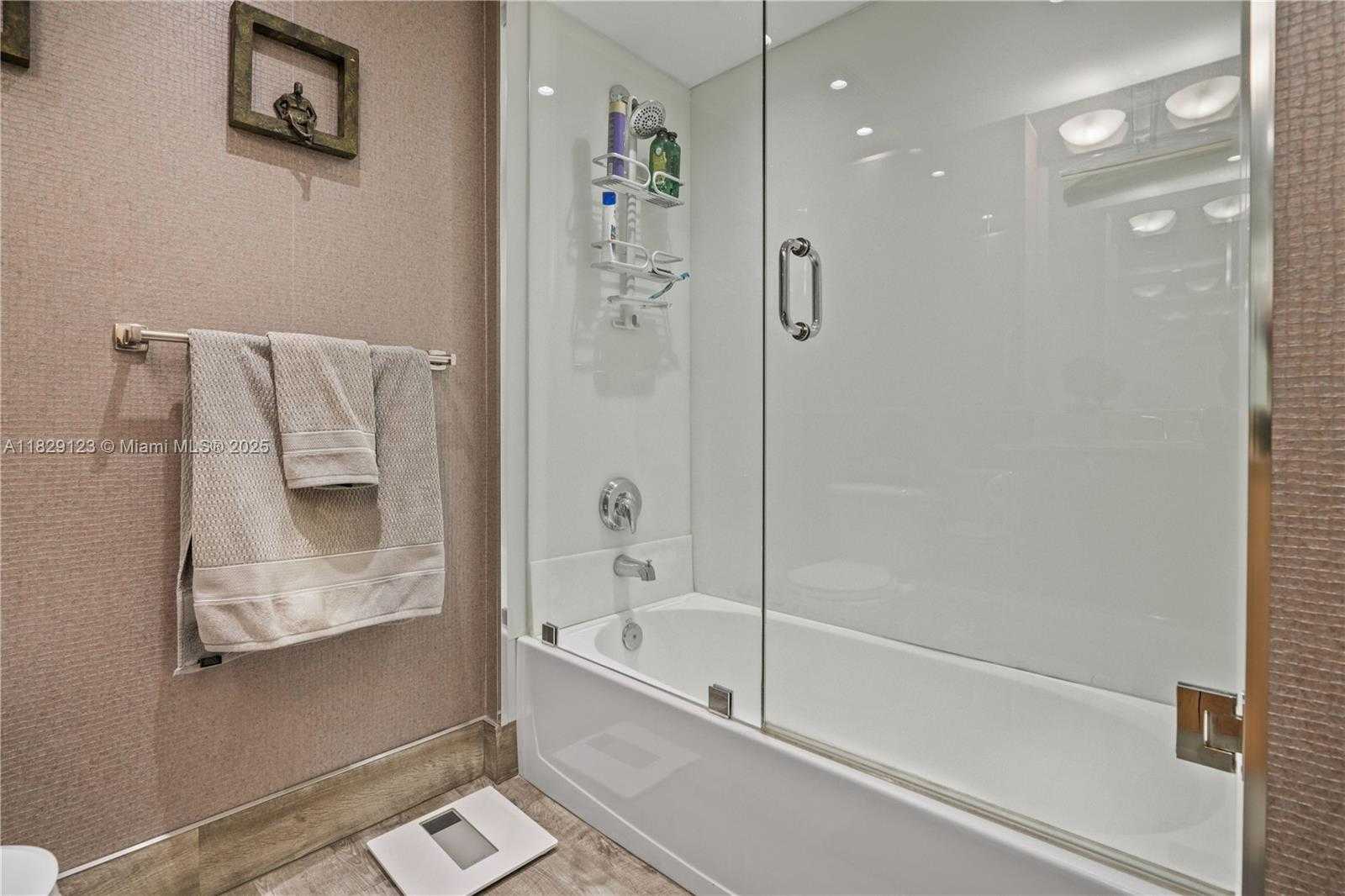 Small Image of 2101 BRICKELL AVE #2001, Miami Number 31