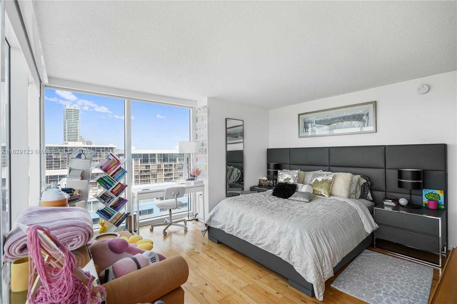 Small Image of 2101 BRICKELL AVE #2001, Miami Number 32