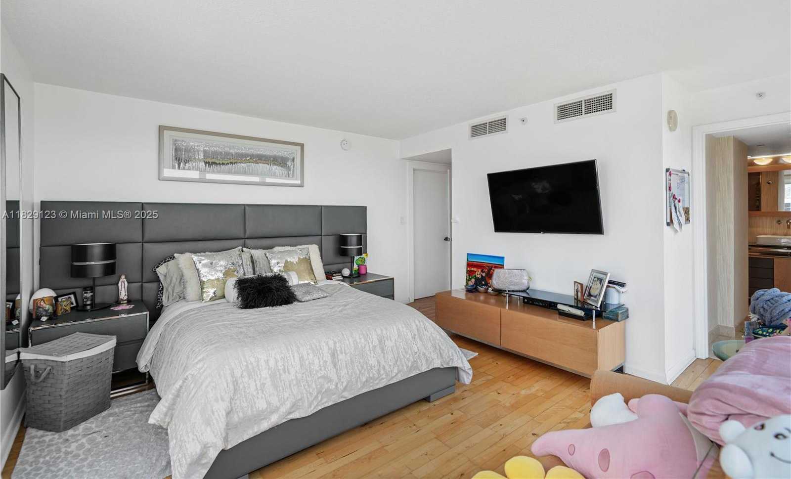 Small Image of 2101 BRICKELL AVE #2001, Miami Number 33