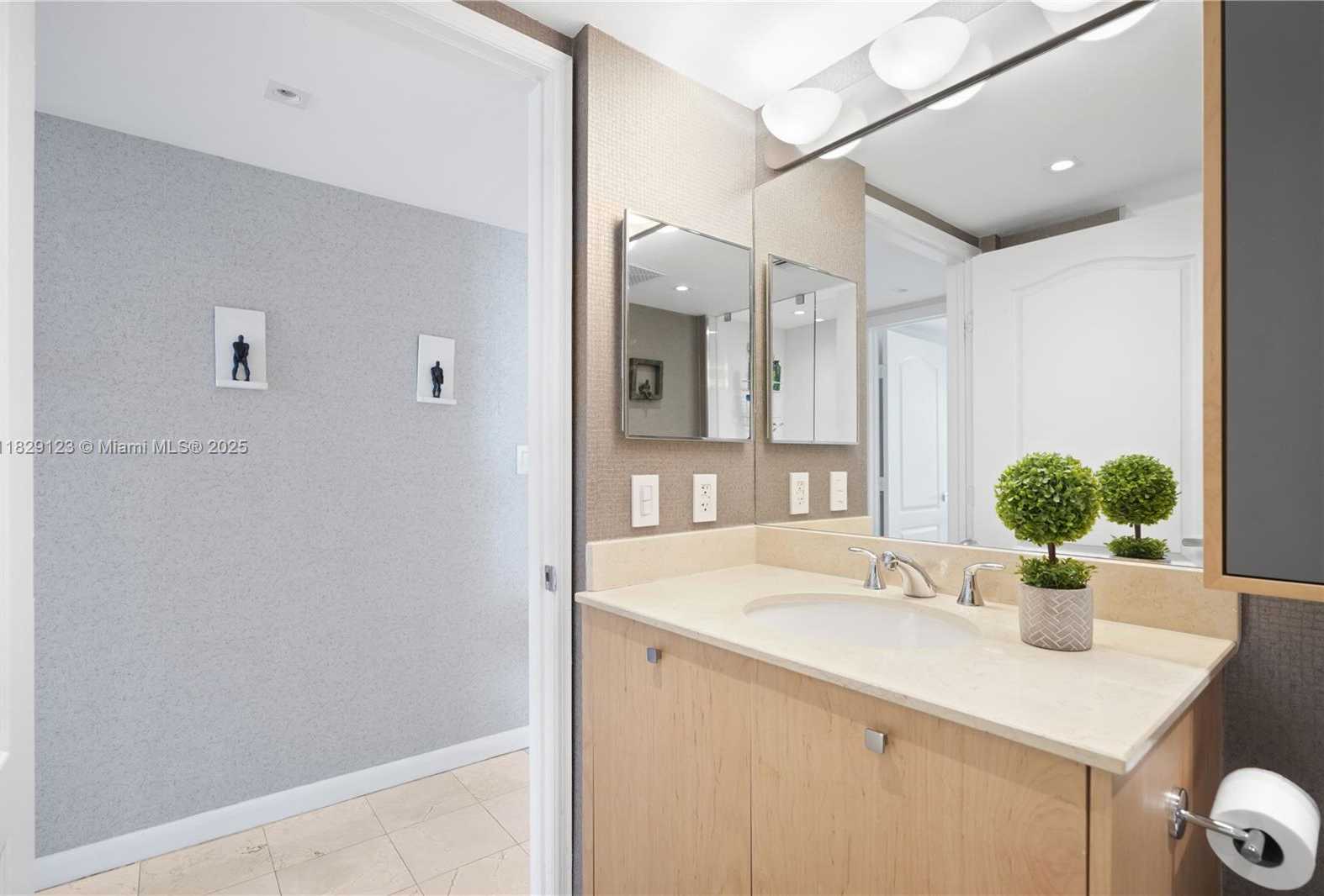 Small Image of 2101 BRICKELL AVE #2001, Miami Number 35