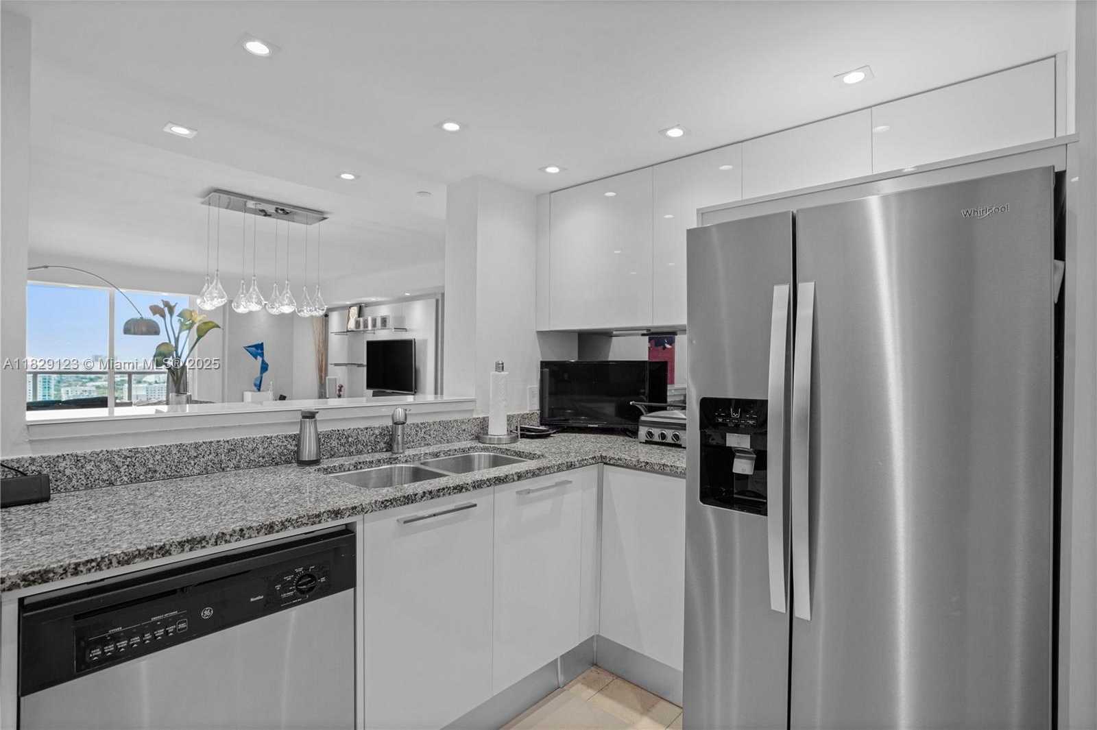 Small Image of 2101 BRICKELL AVE #2001, Miami Number 4