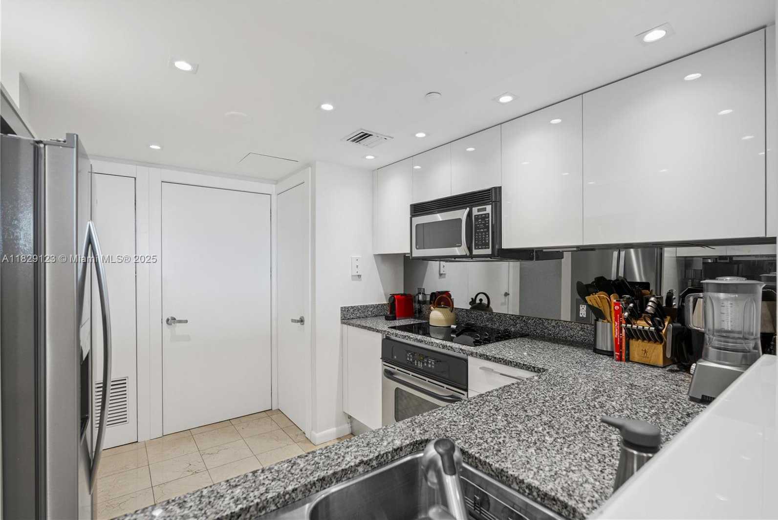 Small Image of 2101 BRICKELL AVE #2001, Miami Number 5