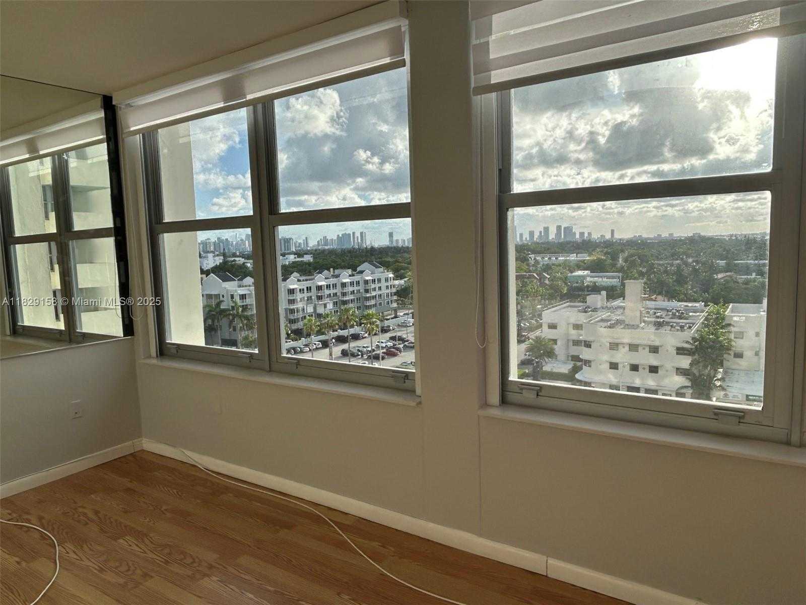 Small Image of 2899 COLLINS AVE #1040, Miami Beach Number 3