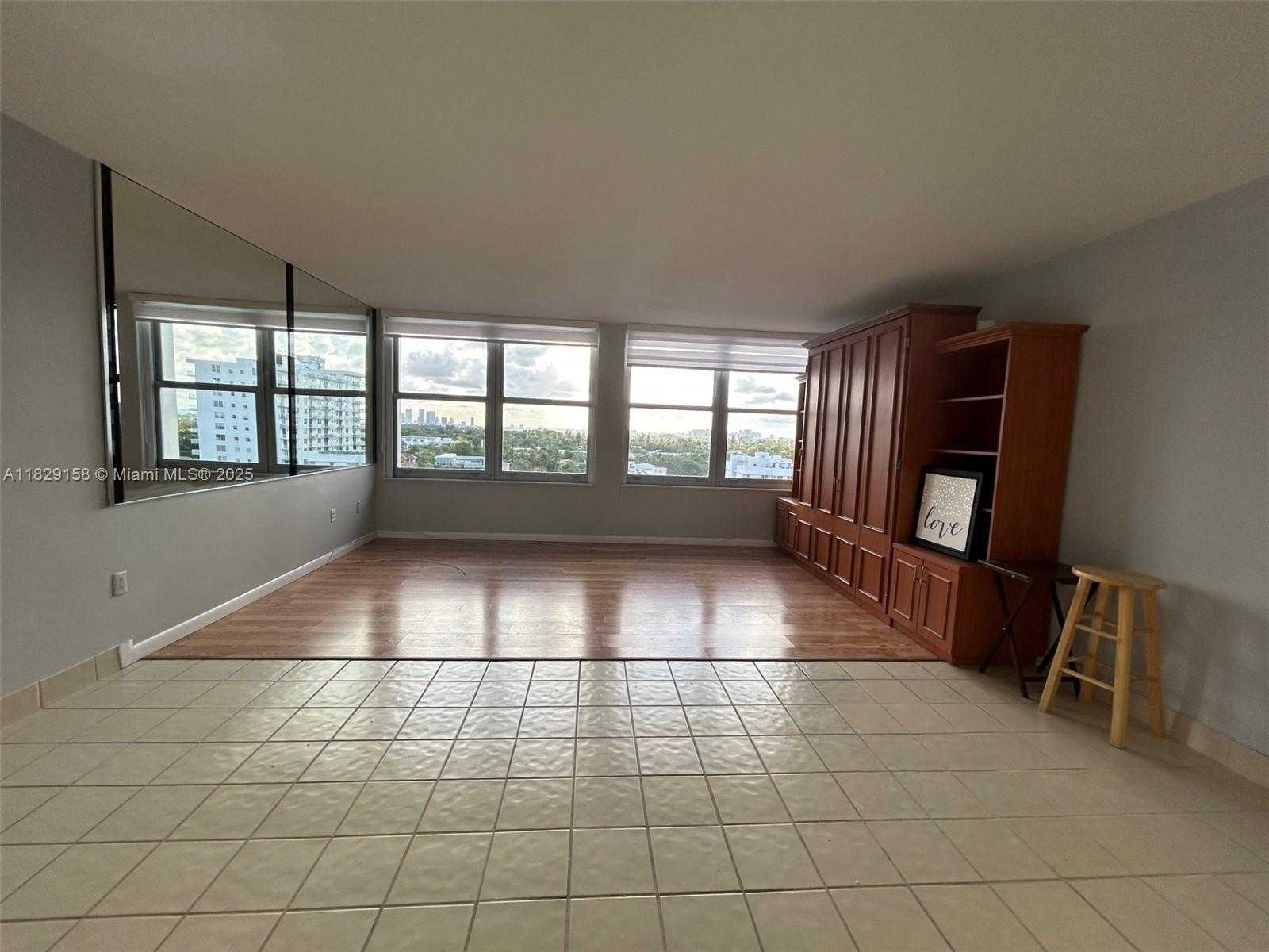 Small Image of 2899 COLLINS AVE #1040, Miami Beach Number 4