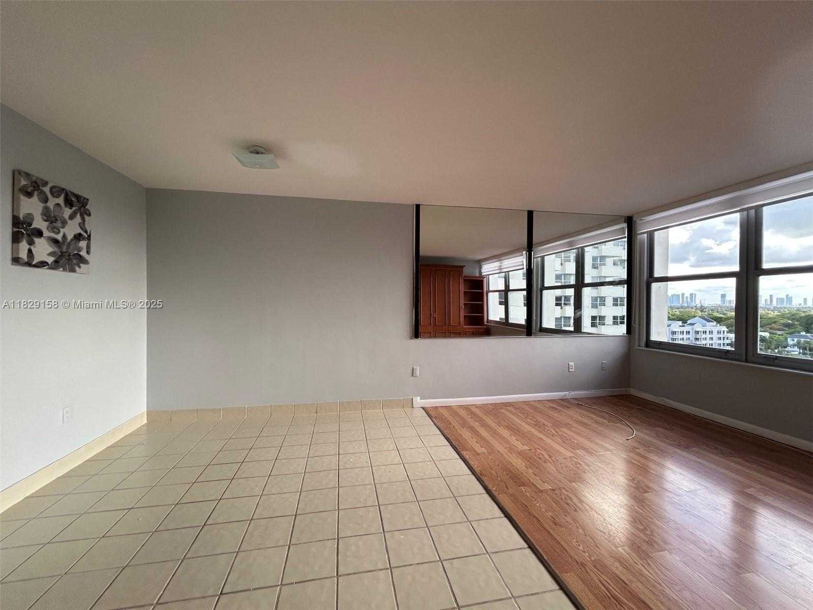 Small Image of 2899 COLLINS AVE #1040, Miami Beach Number 5