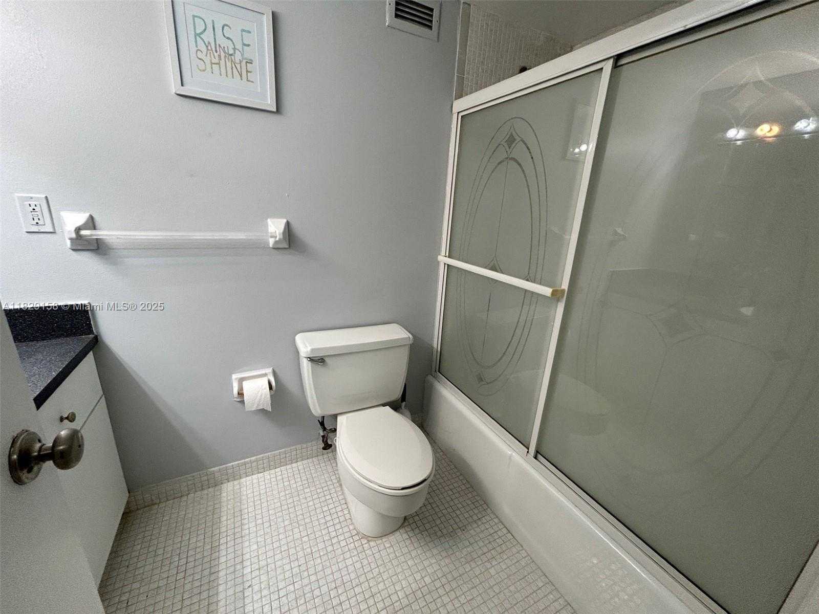 Small Image of 2899 COLLINS AVE #1040, Miami Beach Number 9